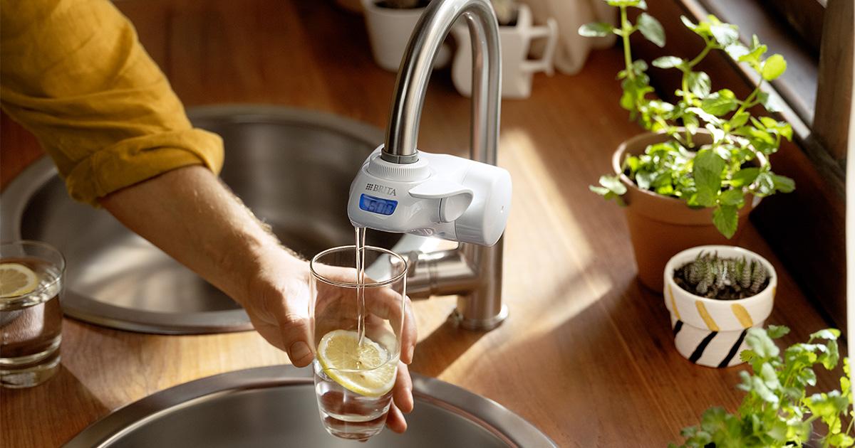 Descubre el nuevo grifo de cocina BRITA con filtro de agua - caño curvo 
